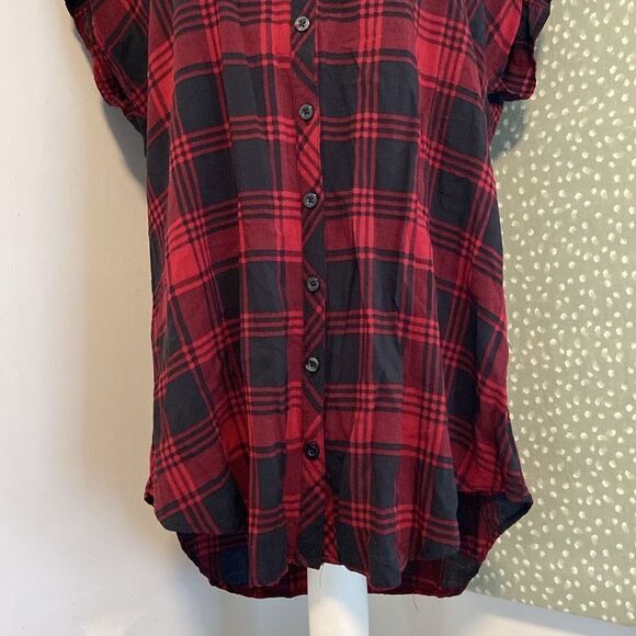 Torrid Red & Black Plaid Button Front Lightweight Short Sleeve Blouse Size 1 - Picture 3 of 8